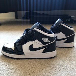 WOMENS NIKE AIR JORDAN 1 MID SE SIZE 5Y